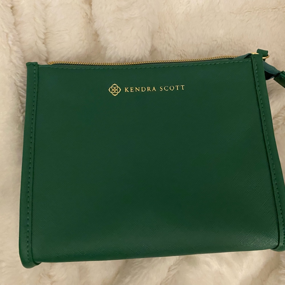 Kendra Scott Green Wristlet Clutch with Minimalist Design